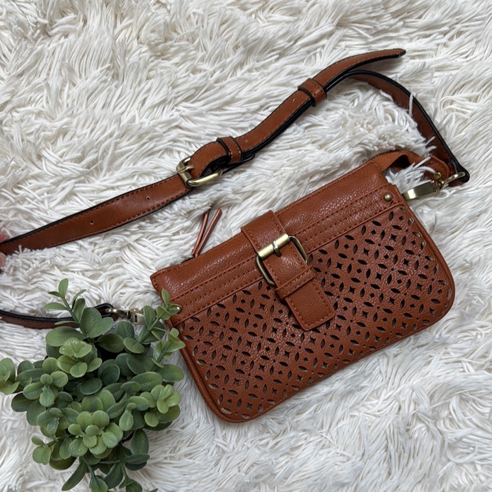 🎉HP🎉 Francesca’s Faux Leather Crossbody Bag 💗 Cognac